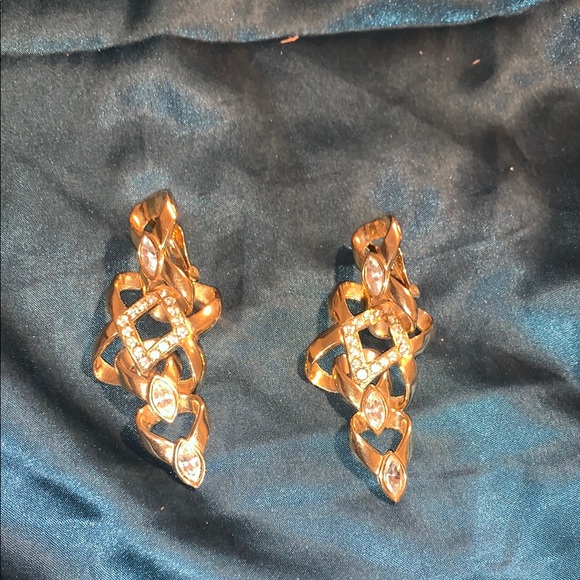 Elegant Vintage Style Gold Earrings with Crystal Accents Clip On - Picture 1 of 4